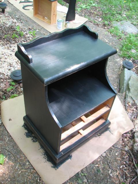 black_furniture_sidetable Pictured is the bedside table.